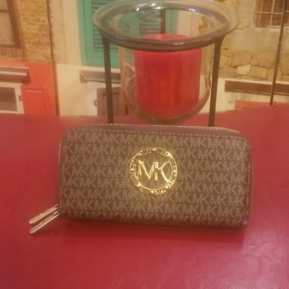 Brown  wallet.